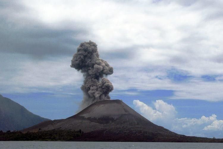     Krakatau (Krakatoa, Krakatao)