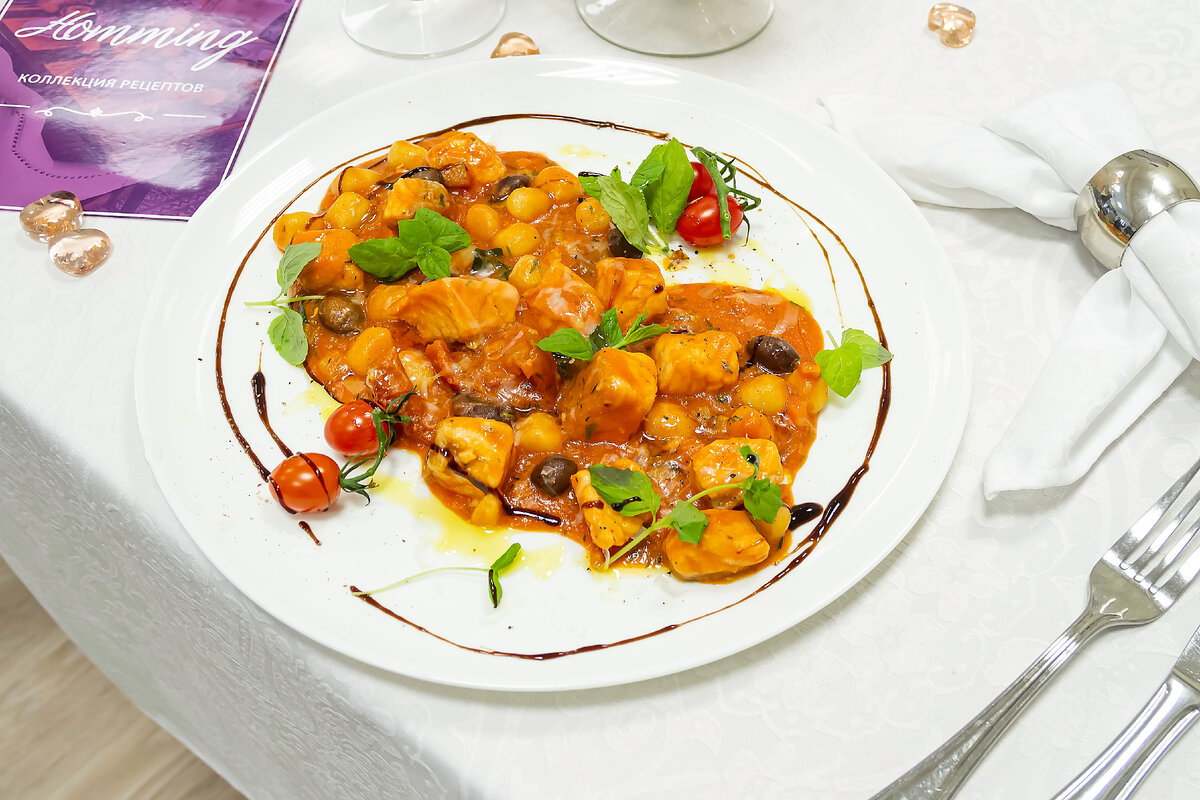 Ньокки с лососем в томатном соусе