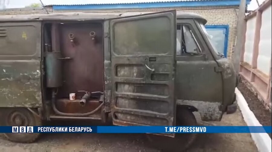 В Гродненской области Беларуси был обнаружен мобильный самогонный аппарат на базе УАЗ-452 «Буханка».