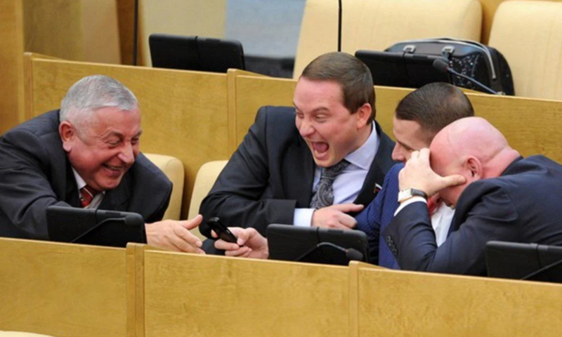 Трудная работа требует разрядки.