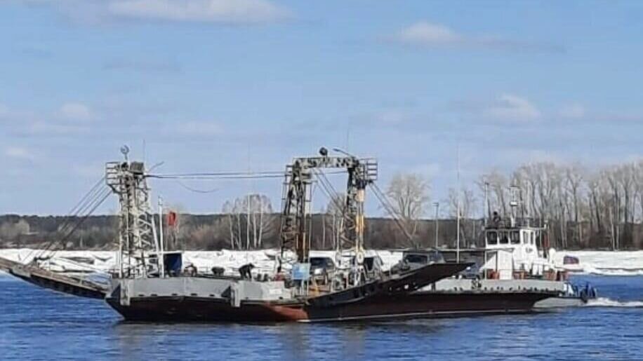     На Енисее перевернулась лодка с двумя матросами.