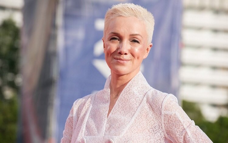 Скриншот экрана с фото-портфолио актрисы Дарьи Мороз