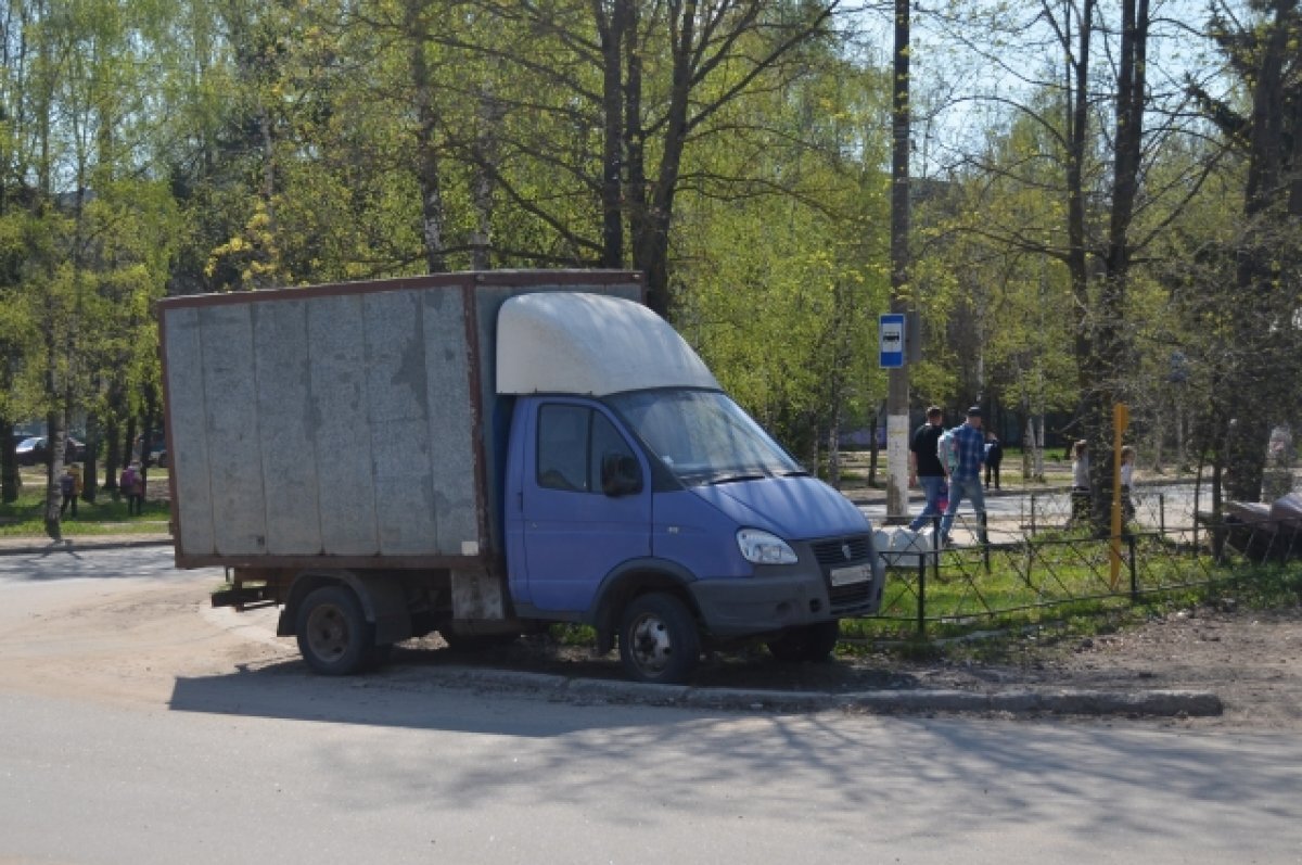   Пришлись не к месту. В Твери массово штрафуют за парковку на газонах