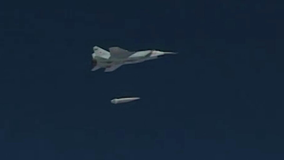     Пуск «Кинжала» с самолёта МиГ-31 ВКС России / РИА Новости / Министерство обороны РФ