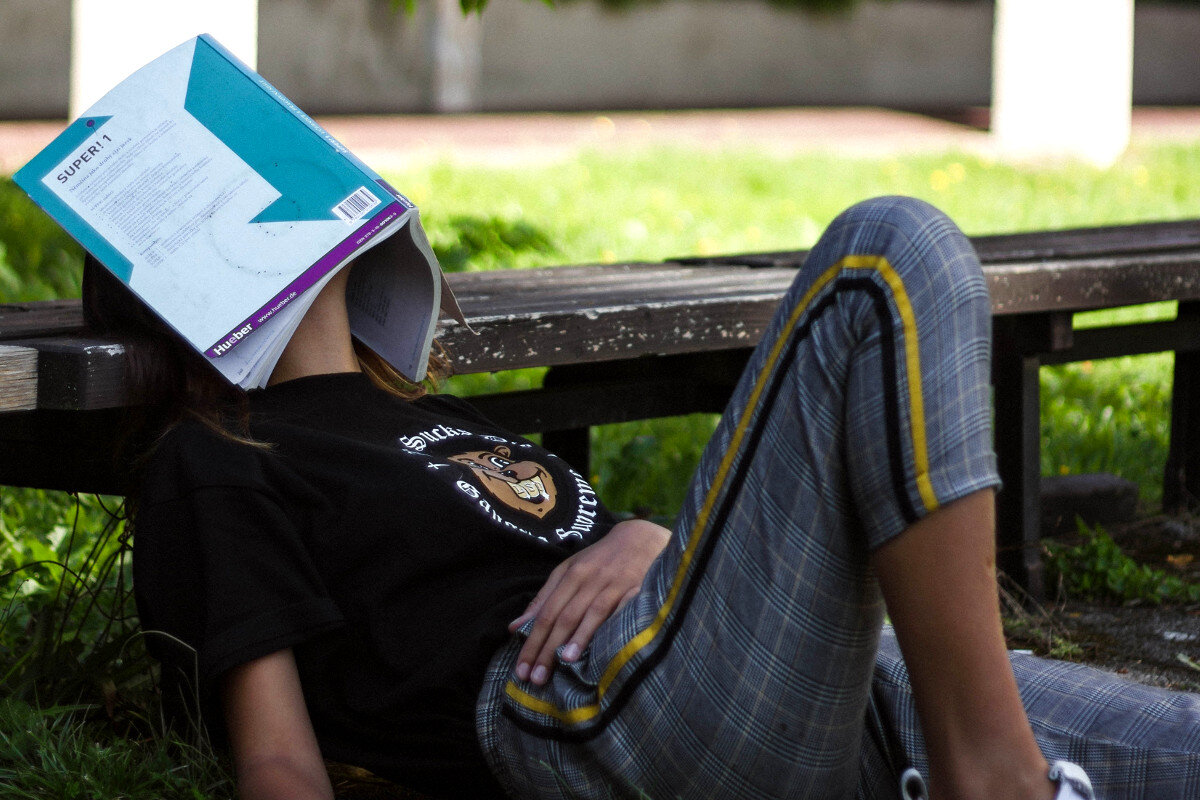    Мало успешно сдать ЕГЭ. Нужно еще освоить магию пересчета баллов. Источник: unsplash.com