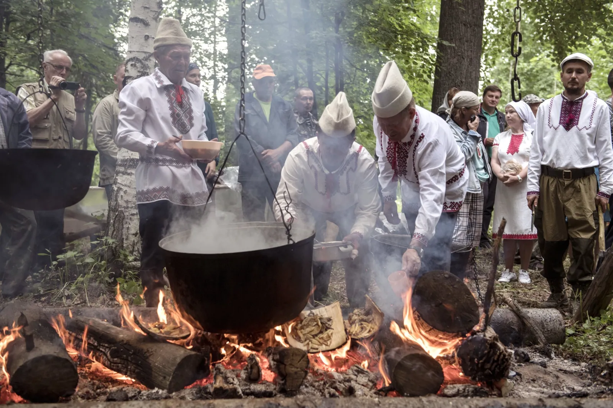 обряды марийцев. марийцы язычники в марий эл. языческая вера марийцев. шоруньжа марий эл роща. обряды марийцев.