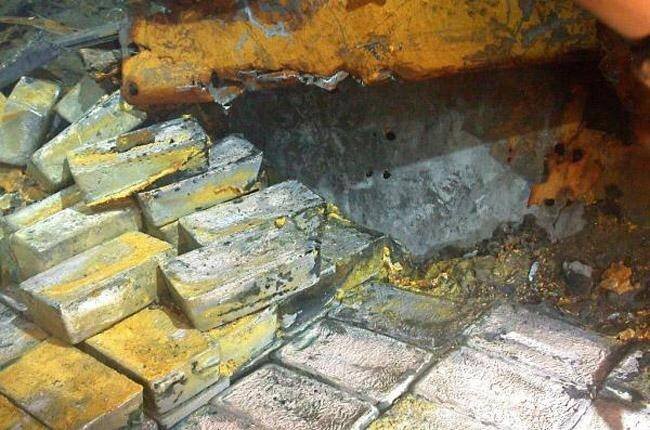 Вместо того чтобы сообщить о находке властям, французские строители решили оставить сокровища себе. pinterest.com
