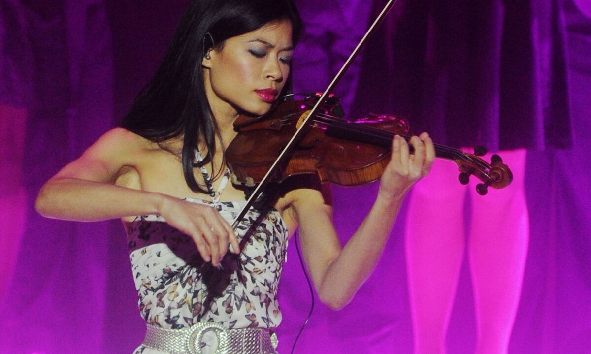 Ванесса Мэй в детстве. Vanessa Mae 1990. Ванесса Мэй в 2022г. Алиса Мэй скрипачка.