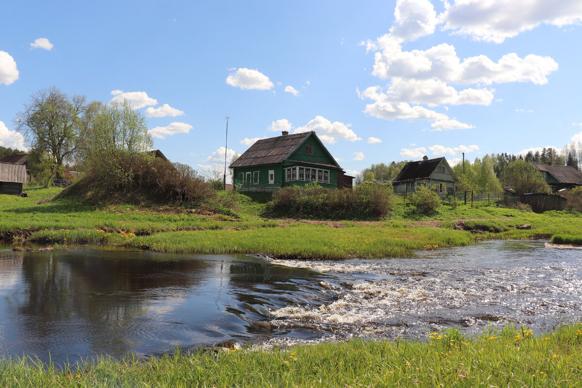 Деревня Хотнежа и небольшой порог на реке Лемовжа