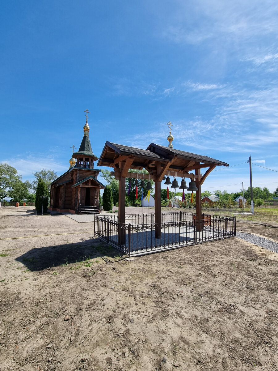 Храм свт. Спиридона Тримифунтского и колокольня монастыря.