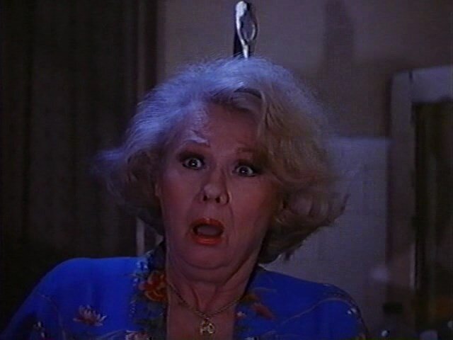 Фильм был отснят за 10 дней. В кадре - уровень актёрской игры и профессионализма (секундой раньше заметно, как рука реквизитора заботливо придерживает топорик, создавая иллюзию глубокого вхождения в череп несчастной жертвы).