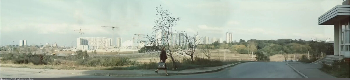 Кстати, процесс строительства гостиницы можно увидеть в фильме "По семейным обстоятельствам", 1976-1977.  С сайта www.pastvu.com.