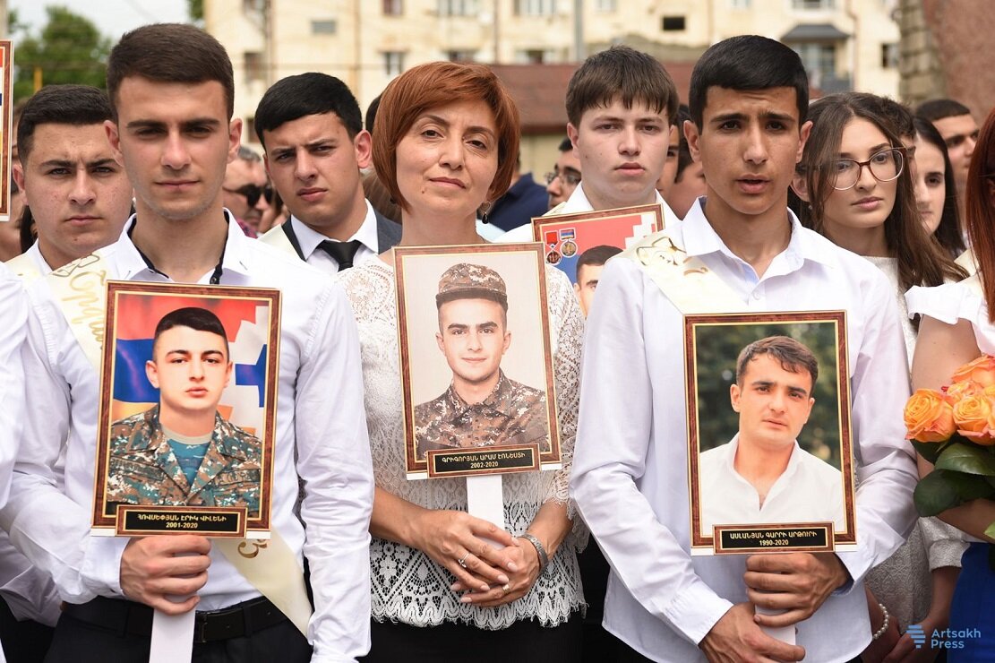 Душераздирающий «Последний звонок» в блокадном Нагорном Карабахе (Арцахе). Фоторепортаж