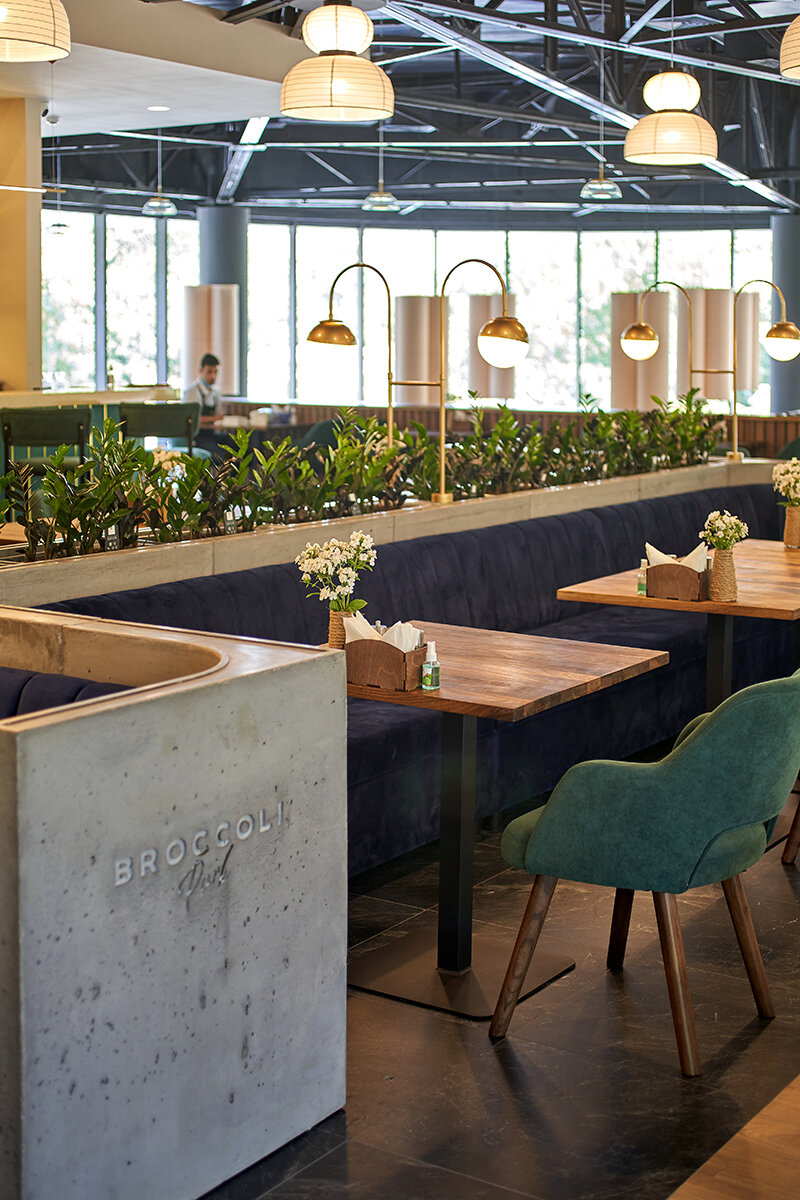 Уютные столики на втором этаже