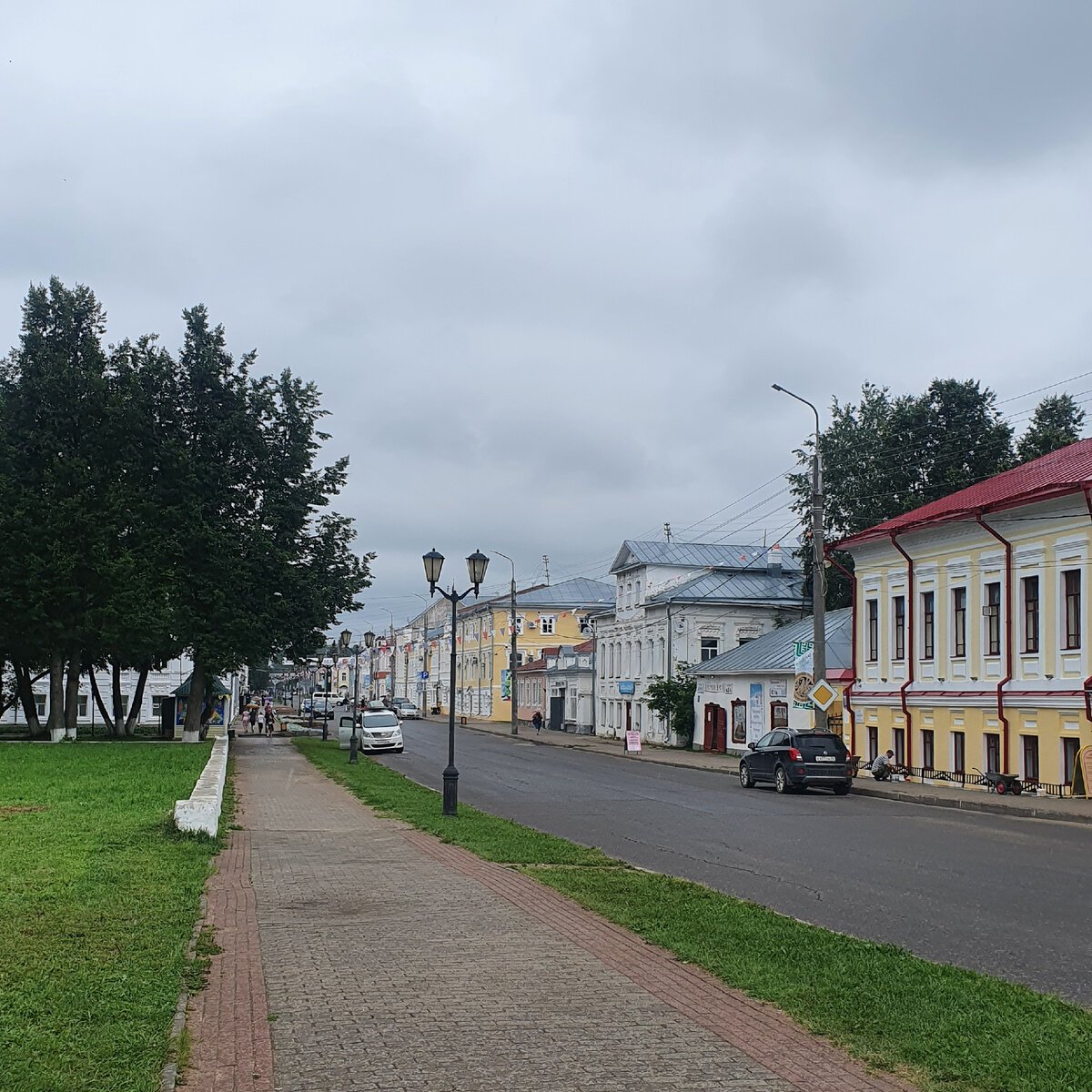 Одна из торговых улиц. 