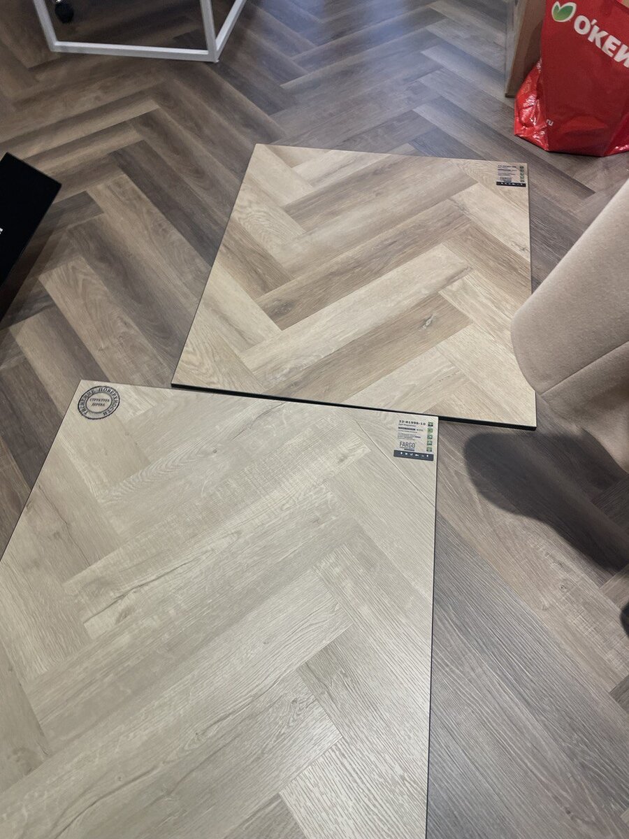 Наглядная разница между градиентным покрытием (сверху) и однотонным (снизу)