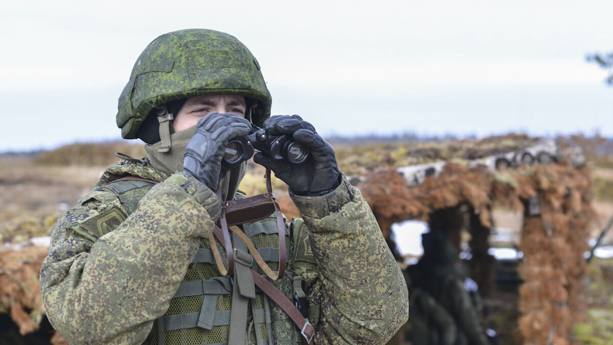     В Ростовской области ограниченно годным гражданам могут позволить заключать контракты с ВС РФ в период мобилизации, подробностями поделился портал ТАСС.