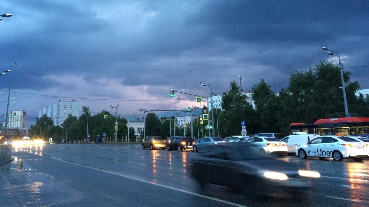     В Татарстане в четверг, 1 июня, ожидается жаркая и дождливая погода. Об этом сообщило управление по гидрометеорологии и мониторингу окружающей среды РТ.