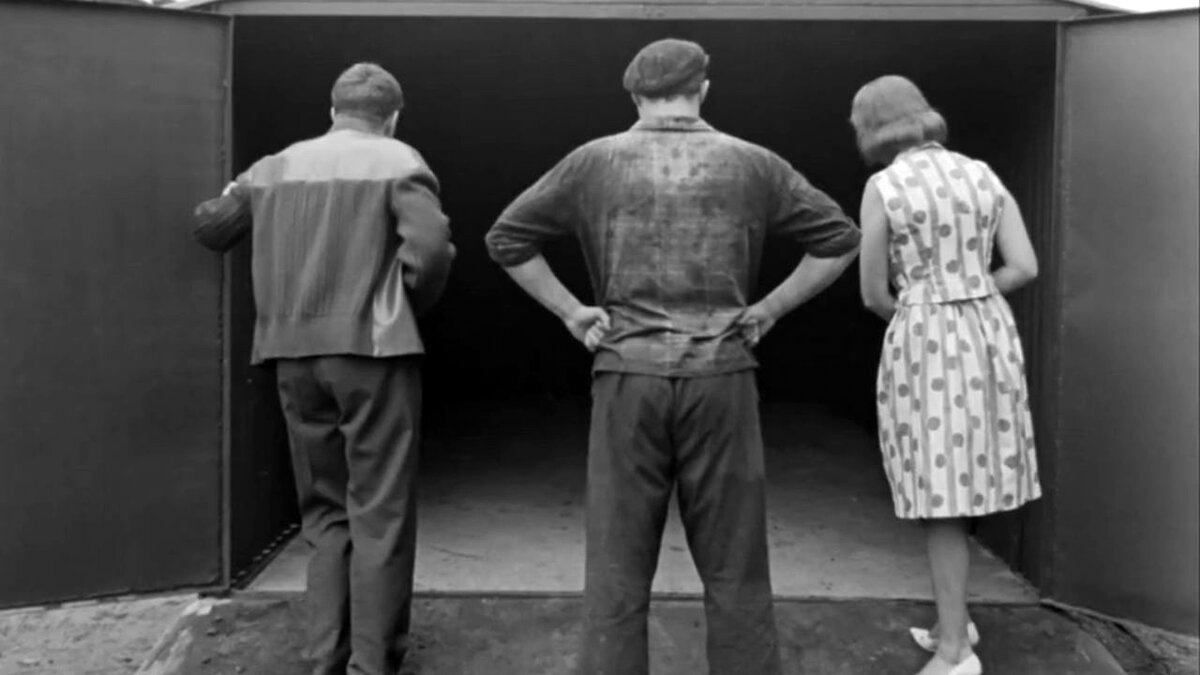 Кадр из фильма "Берегись автомобиля!"