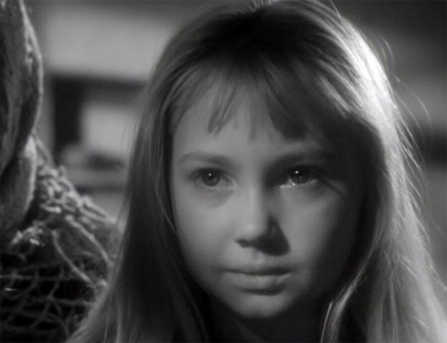 Первая роль Ларисы Луппиан. Фото: кадр фильма "Ты не сирота"