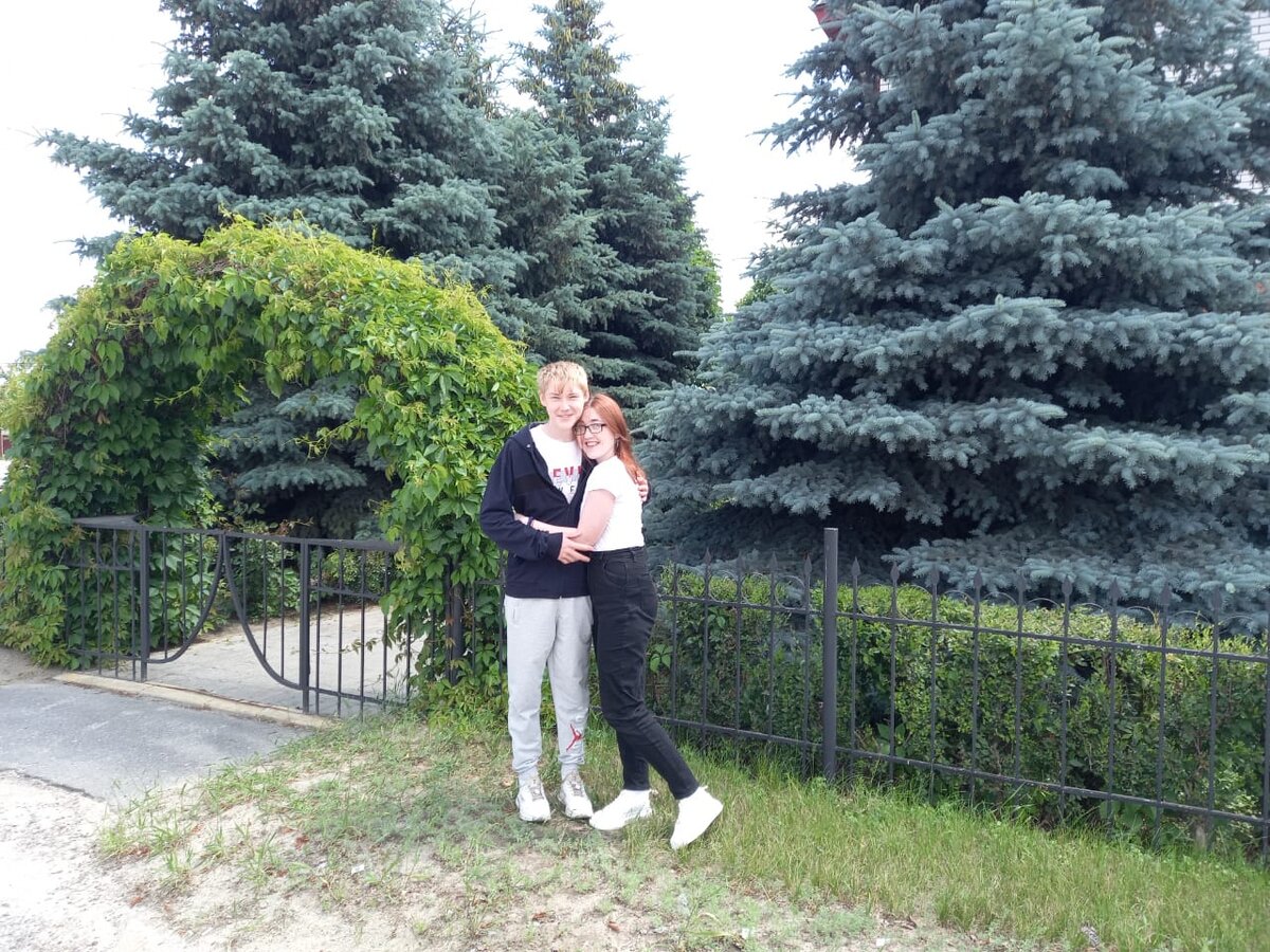 С сестрой решили сфоткаться)