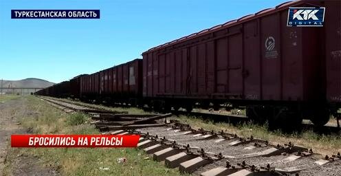 Разобранный участок железной дороги. Кадр из репортажа КТК