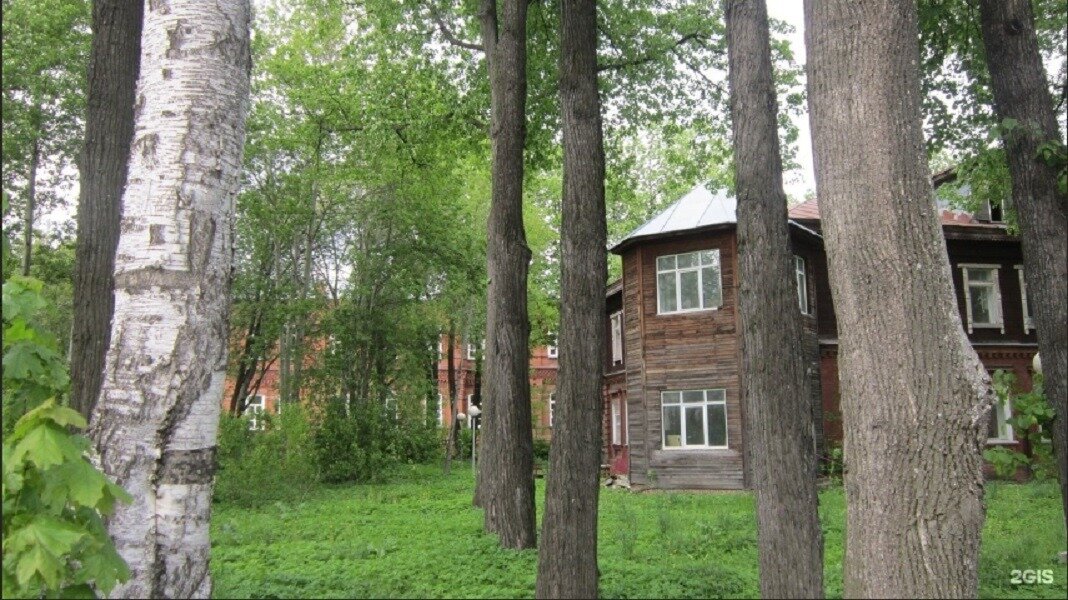     Здание, несмотря на свой возраст и необычный внешний вид, не считалось памятником архитектуры.
