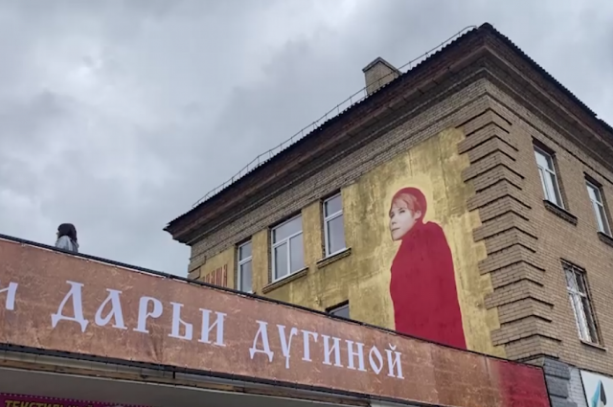    Художник из Мурманской области рисует портреты героев Донбасса в Мелитополе