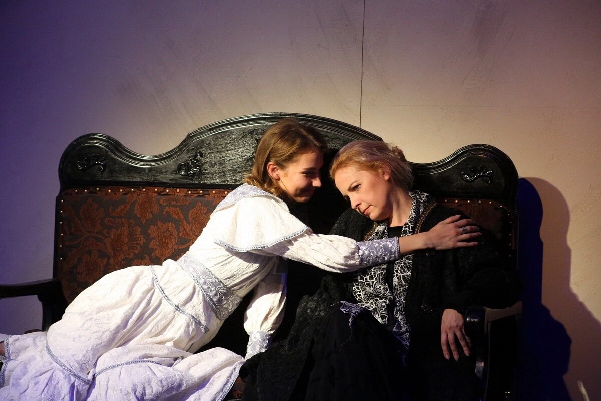    Роль Вассы в спектакле режиссера Ильи Ротенберга принесла Ирине Страховой главную премию «Премьеры сезона-2019» Ольга Севрюгина