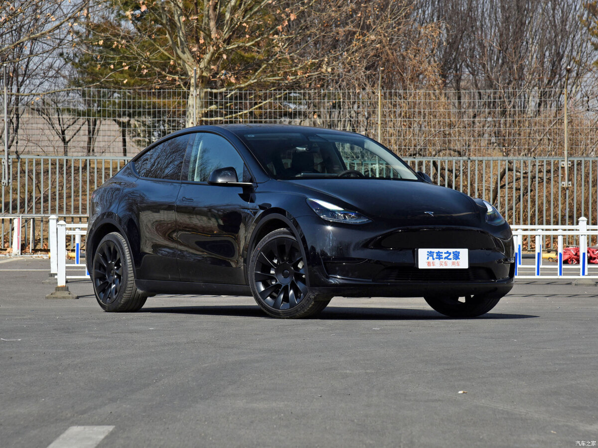 Стеклянная крыша Tesla Model Y – считаем звезды | GoGetCar | Дзен