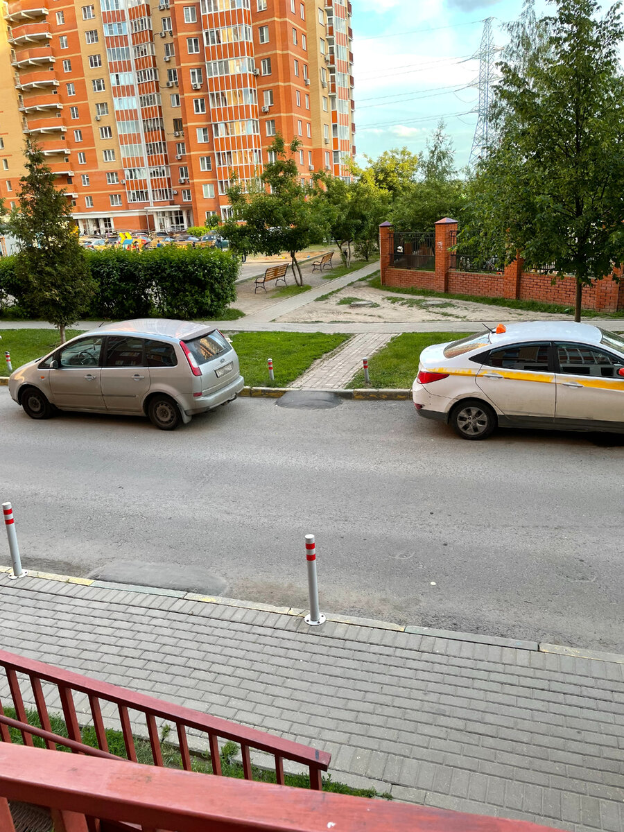 ЖК “Гусарская баллада”. В Одинцовском городском округе произошло ДТП с  участием такси и ребенка. | ИА 