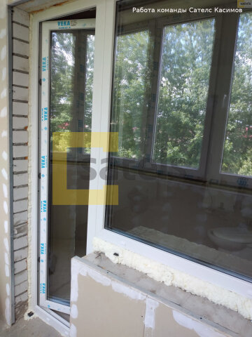 Балконная пластиковая дверь является одним из тех важных элементов, которые могут повлиять на комфорт жизни в доме. При выборе этого элемента, многие сталкиваются с вопросом: стекло с импостом или без?