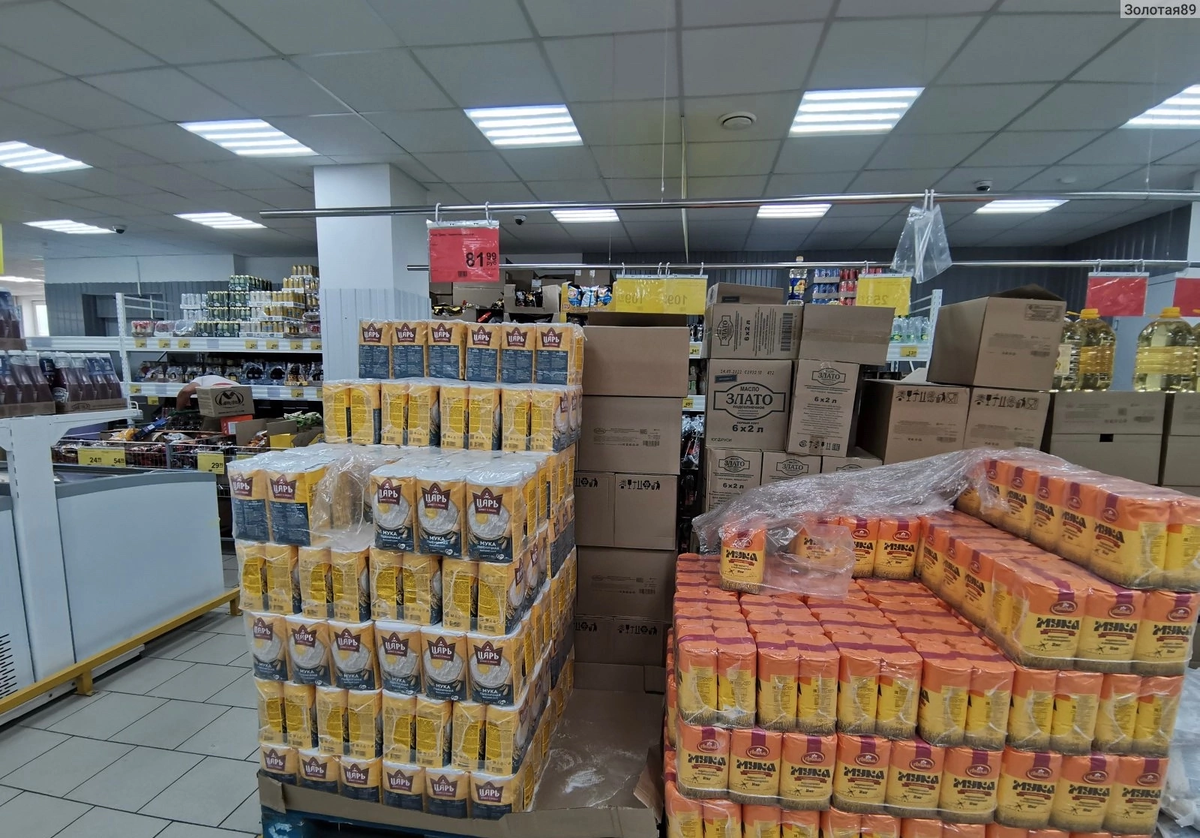 Магазин низких цен на технику. Светофор магазин. Продукты в магазине светофор. Ещё сеть магазинов. Светофор магазин в находки.