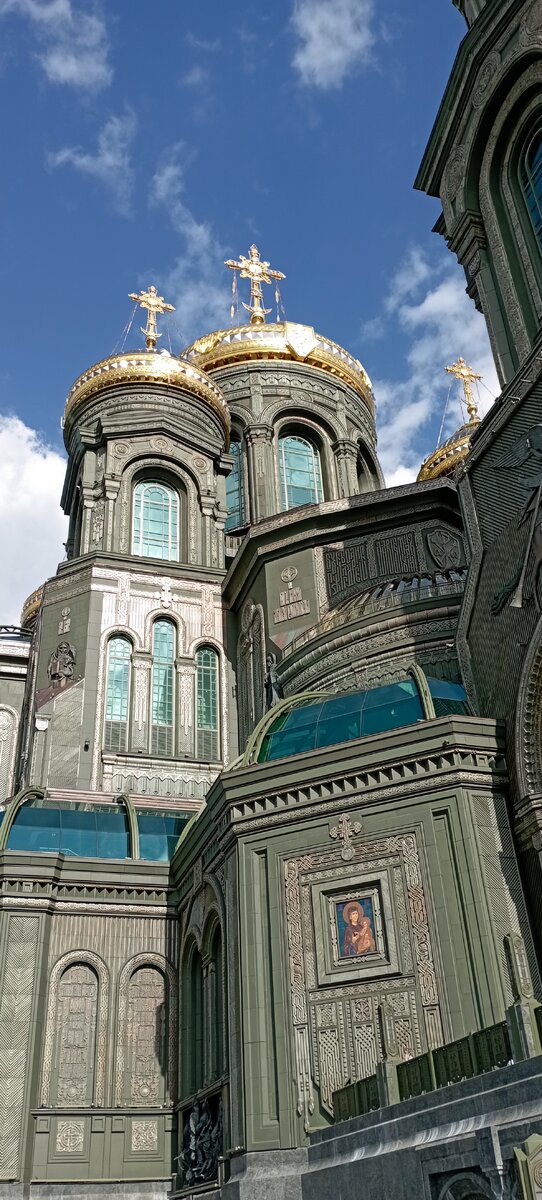 Патриарший Собор Воскресения Христова(Главный Храм Вооруженных Сил РФ), парк «Патриот». Фото автора.