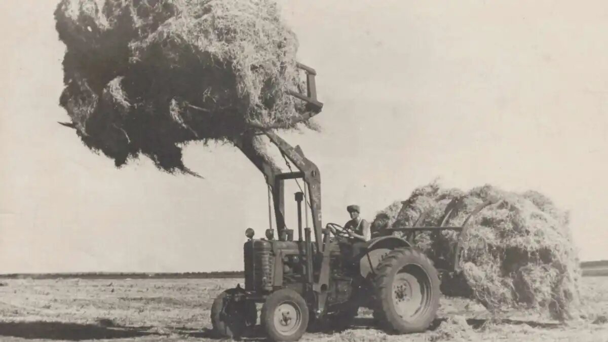 Фото: salskselmash.ru Первые навесные погрузчики Сальсксельмаш