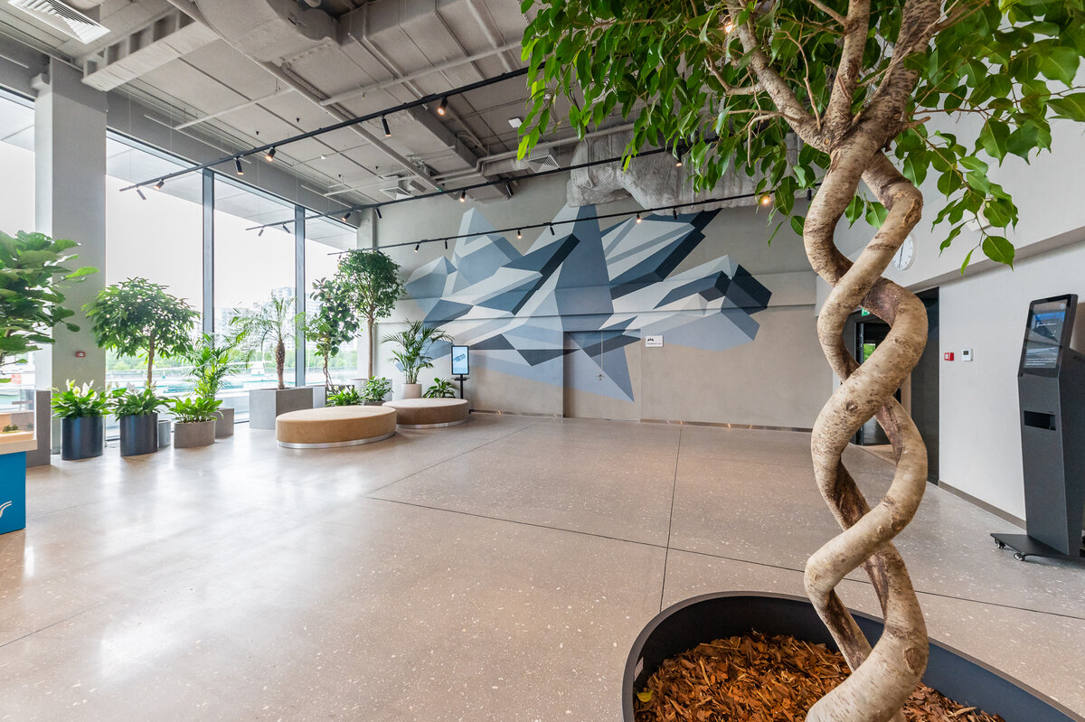 Nayada смонтировала противопожарные двери и двери со скрытой дверной коробкой.