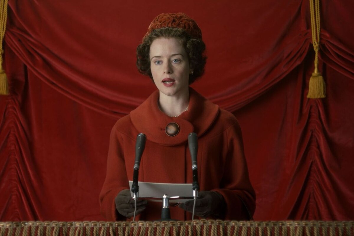 Кадр из сериала "Корона"