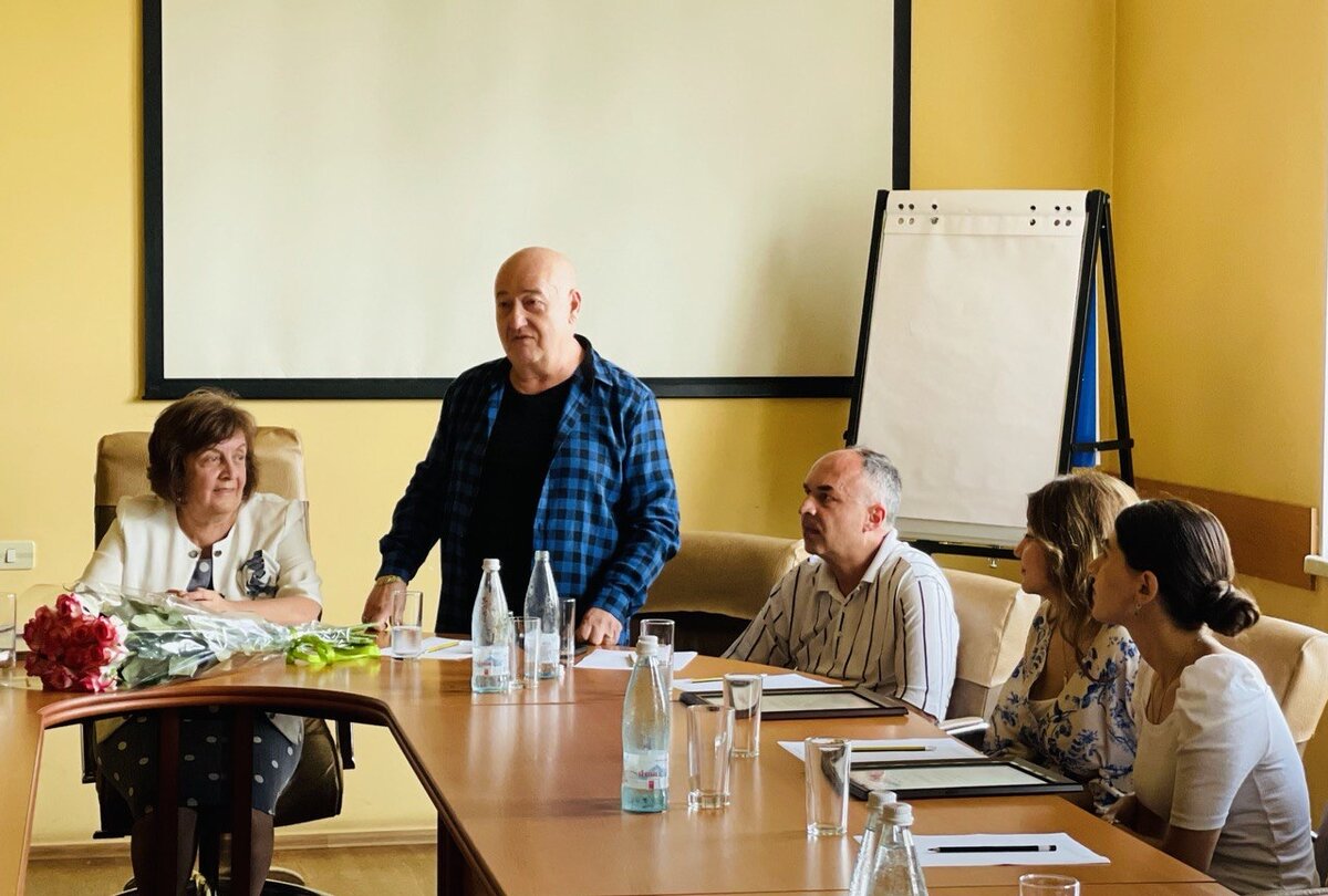 Участники годовых курсов русского языка в Степанакерте получили сертификаты. Фоторепортаж