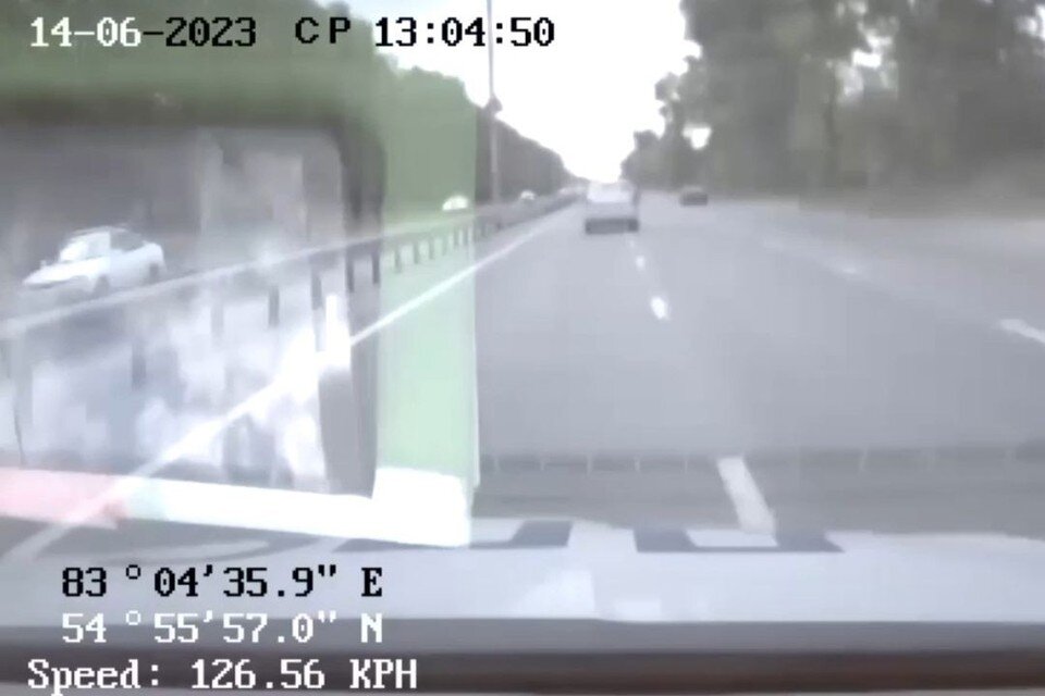    Машина патруля разгонялась до 126 км/час. Фото: ГУ МВД РФ по НСО.