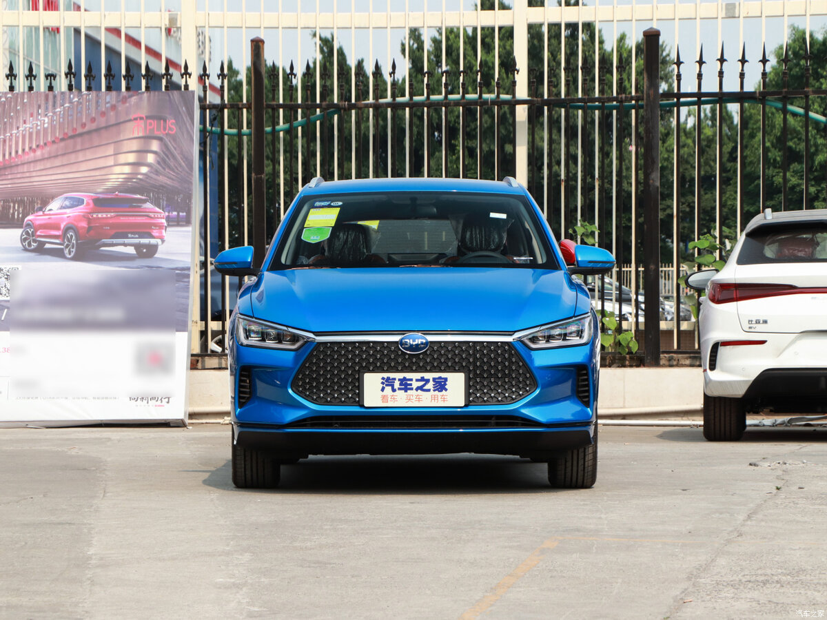 При эксплуатации BYD E2 минимальный расход энергии составляет 10,4-11,4 кВтч на 100 километров пробега.