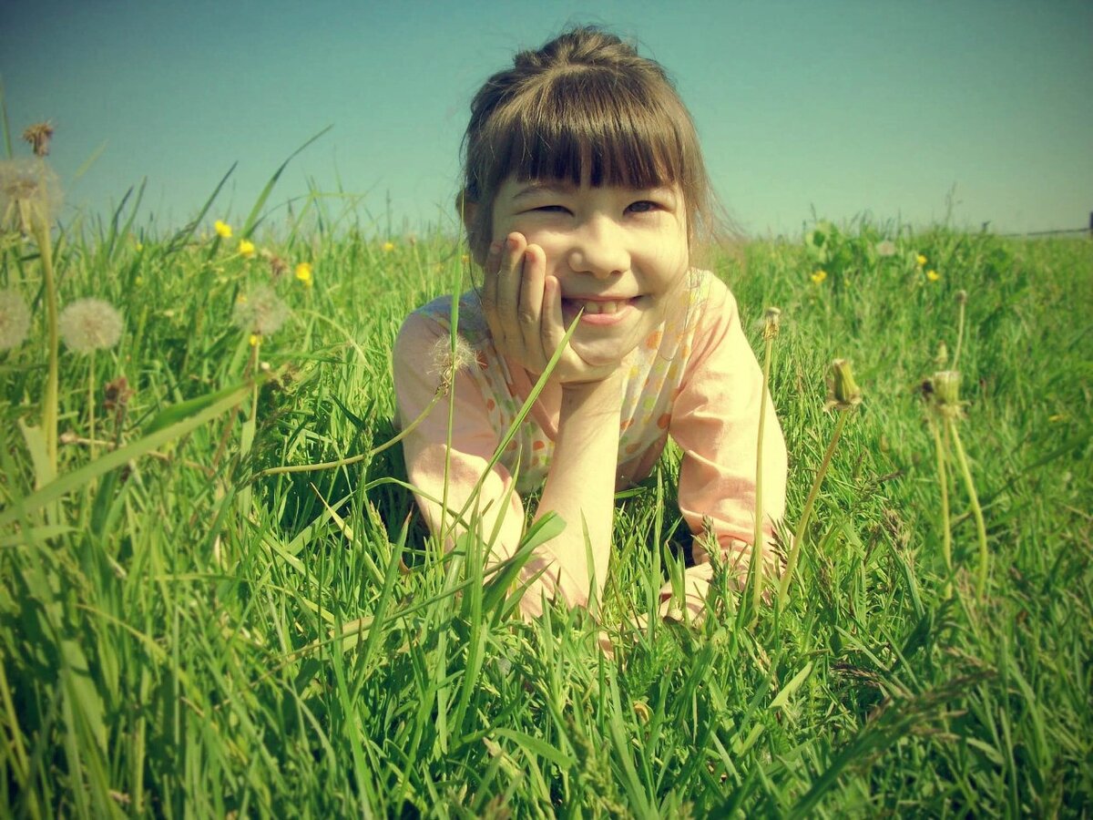 Весёлая девченка, сколько всего пережила моя девочка. 