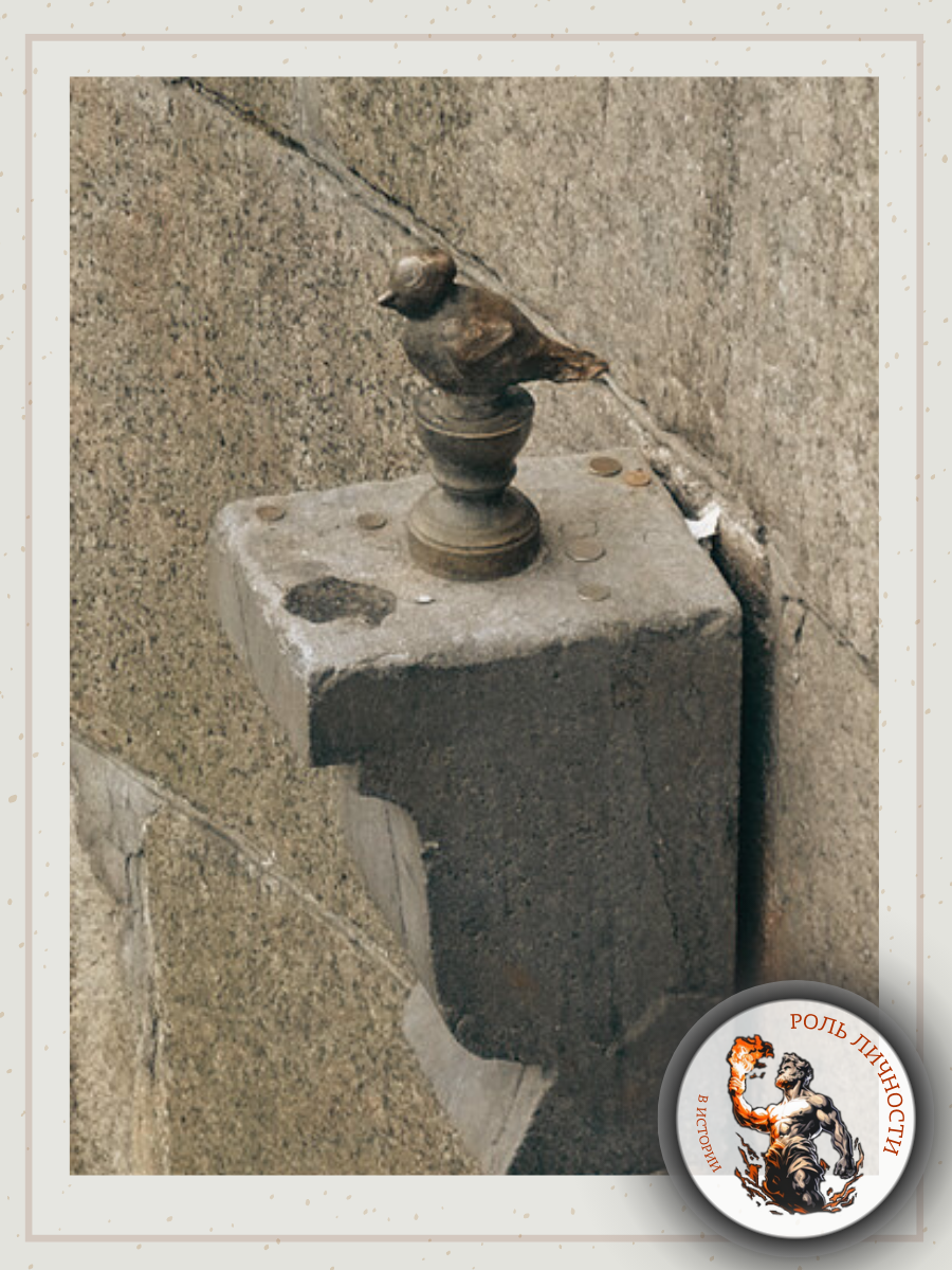 Чижик-Пыжик миниатюрная анималистическая скульптура в Санкт-Петербурге (фрагмент фото) Автор фото - Надежда Пивоварова