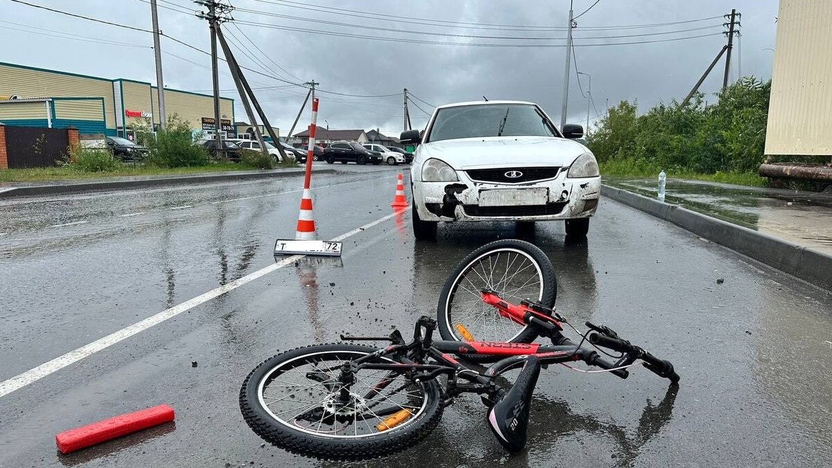    В областной столице школьник сел за руль «Лады Приоры». На улице Березняковской, 63, он сбил 8-летнего велосипедиста.