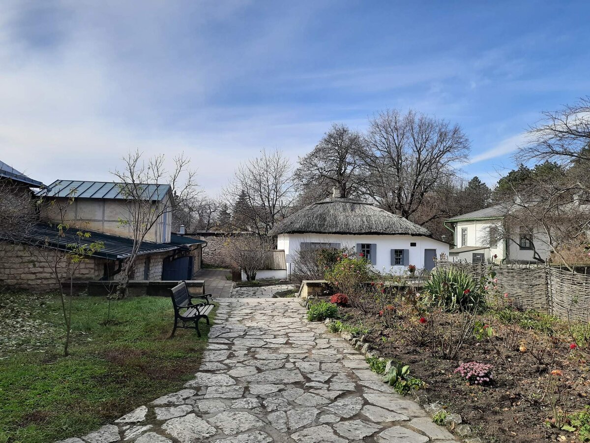      Территория Музея-заповедника М.Ю. Лермонтова в Пятигорске