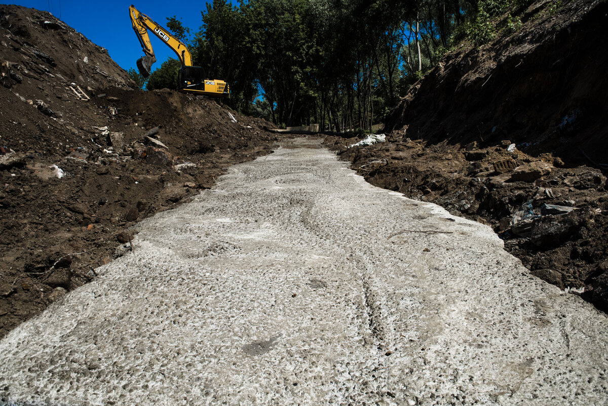 Река Жужа после благоустройства. Это не галлюцинация, это действительно бетон.