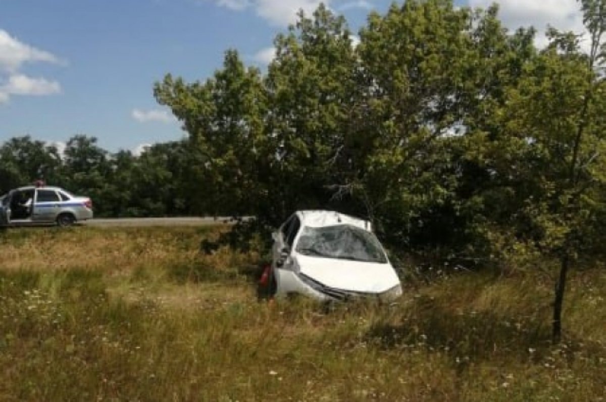    Водитель опрокинувшейся в кювет под Волгоградом «Лады» остается в больнице