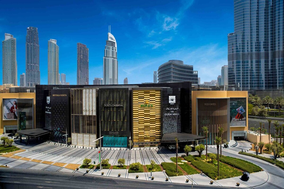 Dubai Mall / фото https://cdn.jumeirah.com/-/mediadh/dh/hospitality/jumeirah/article/stories/dubai/dubais-best-shopping-malls/hero-the-dubai-mall--fashion-avenue-expansion-exterior.jpg?h=1080&w=1620