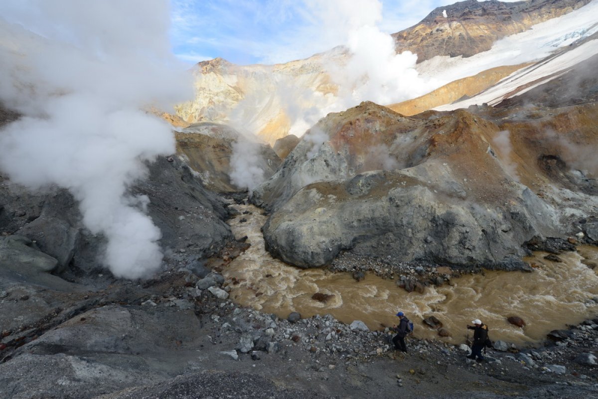   Уровень сейсмичности на Мутновском вулкане остается повышенным