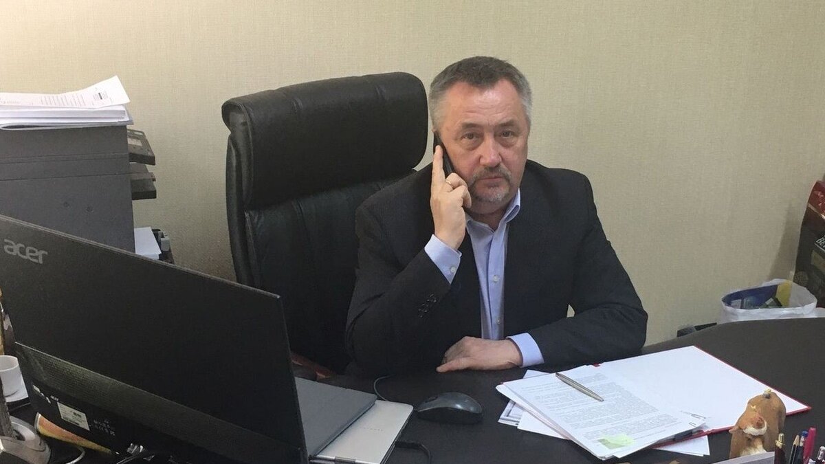     Скоро будет два года, как бизнесмен Игорь Гордеев является депутатом Заксобрания Нижегородской области. Однако пока ему не удалось отличиться личными инициативами, которые бы принесли пользу избирателям. В решении масштабных проблем граждан он также замечен не был. Подробнее — в материале NewsNN.