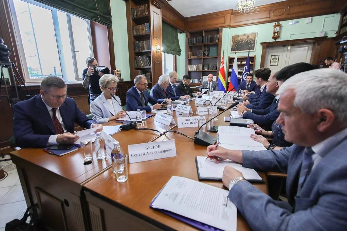 Кант конгресс. Памятник иммануилу канту кенигсберг. Антропология канта презентация. Фото магнитиков с цитатами канта в калининграде. Алиханов евгений.